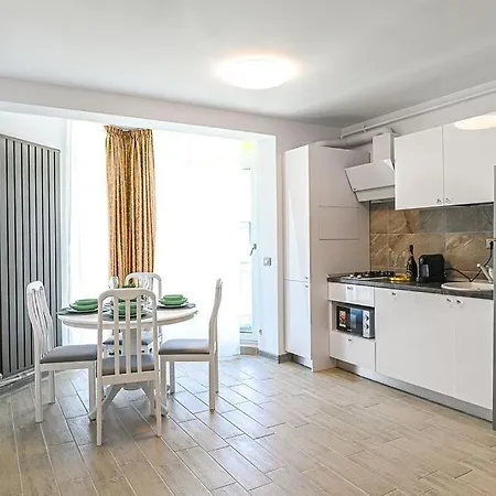 T & S Apartmán Năvodari